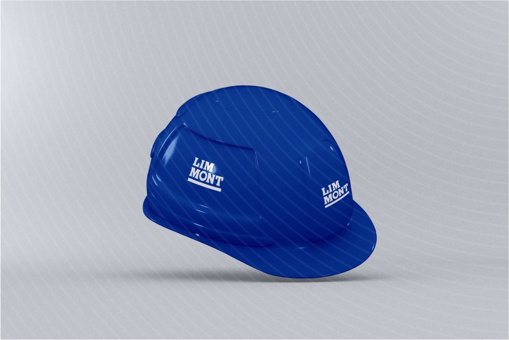 Građevinska kaciga plave boje s logom Lim Monta.